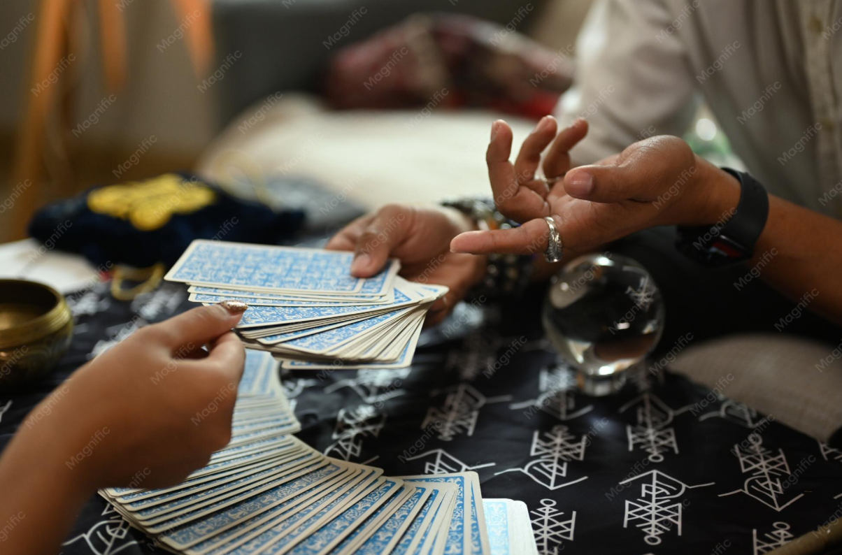 Tarot Reading Privat untuk Figur Publik: Kenapa Kerahasiaan Adalah Segalanya